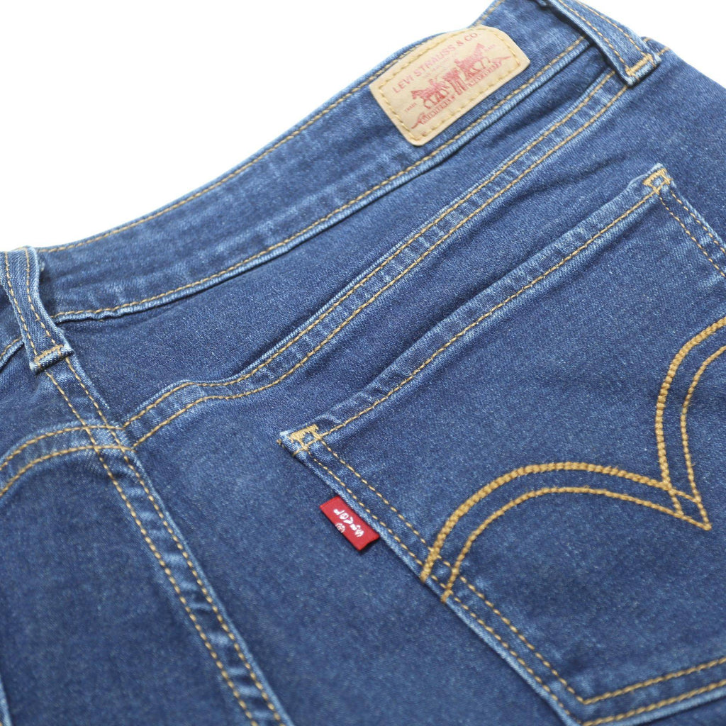 LEVI'S Womens Shorts Blue Denim Casual M W32 Cotton Blend Classic Fit