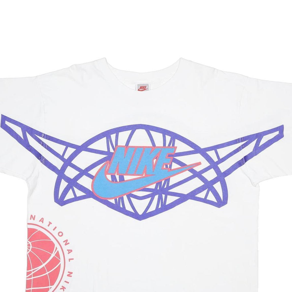 NIKE Mens White Graphic T-Shirt L Short Sleeve Crew Neck Sportswear
