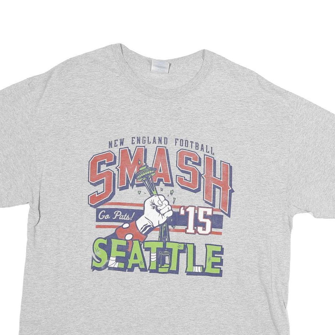 GILDAN Mens Grey Cotton Graphic T-Shirt L Short Sleeve Crew Neck Football Print