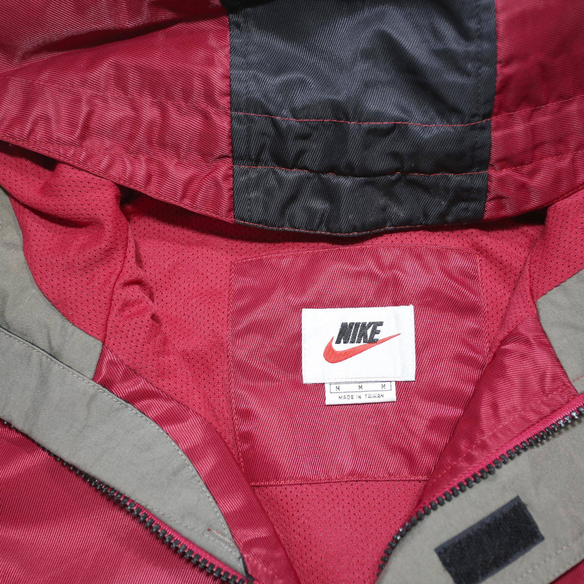 NIKE Mens Red & Black Outdoor Jacket M Polyester Blend Plain Sportswear