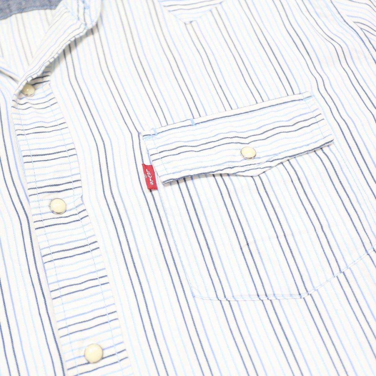 LEVI'S Mens White & Blue Striped Shirt XL Cotton Short Sleeve Casual Summer