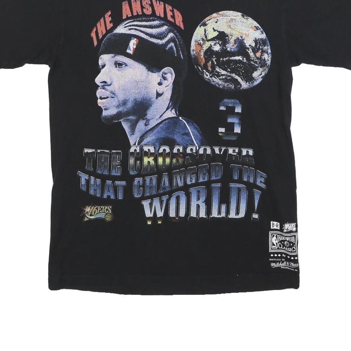 MITCHELL & NESS Mens Black The Answer Basketball Graphic T-Shirt S Crew Neck