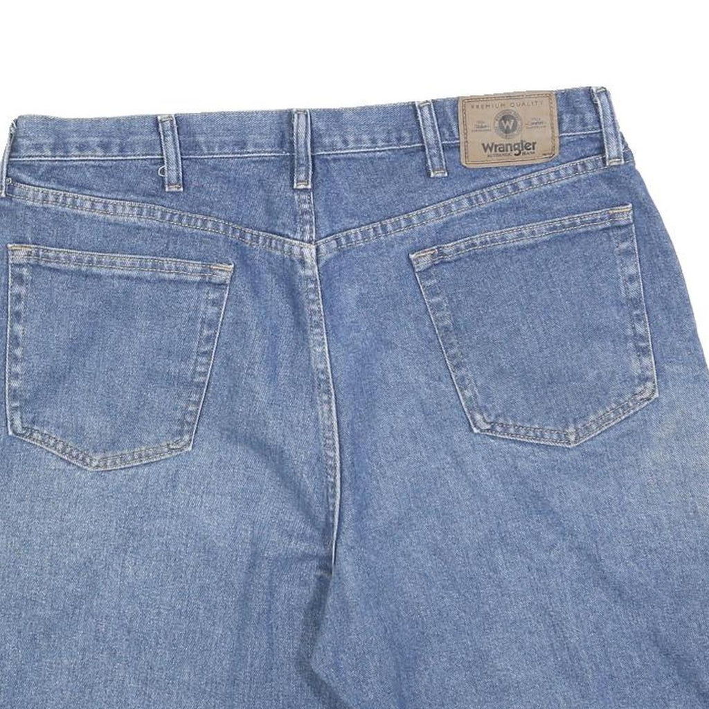 WRANGLER Mens Denim Blue Classic Fit Denim Shorts XL W38 Casual Cotton Blend