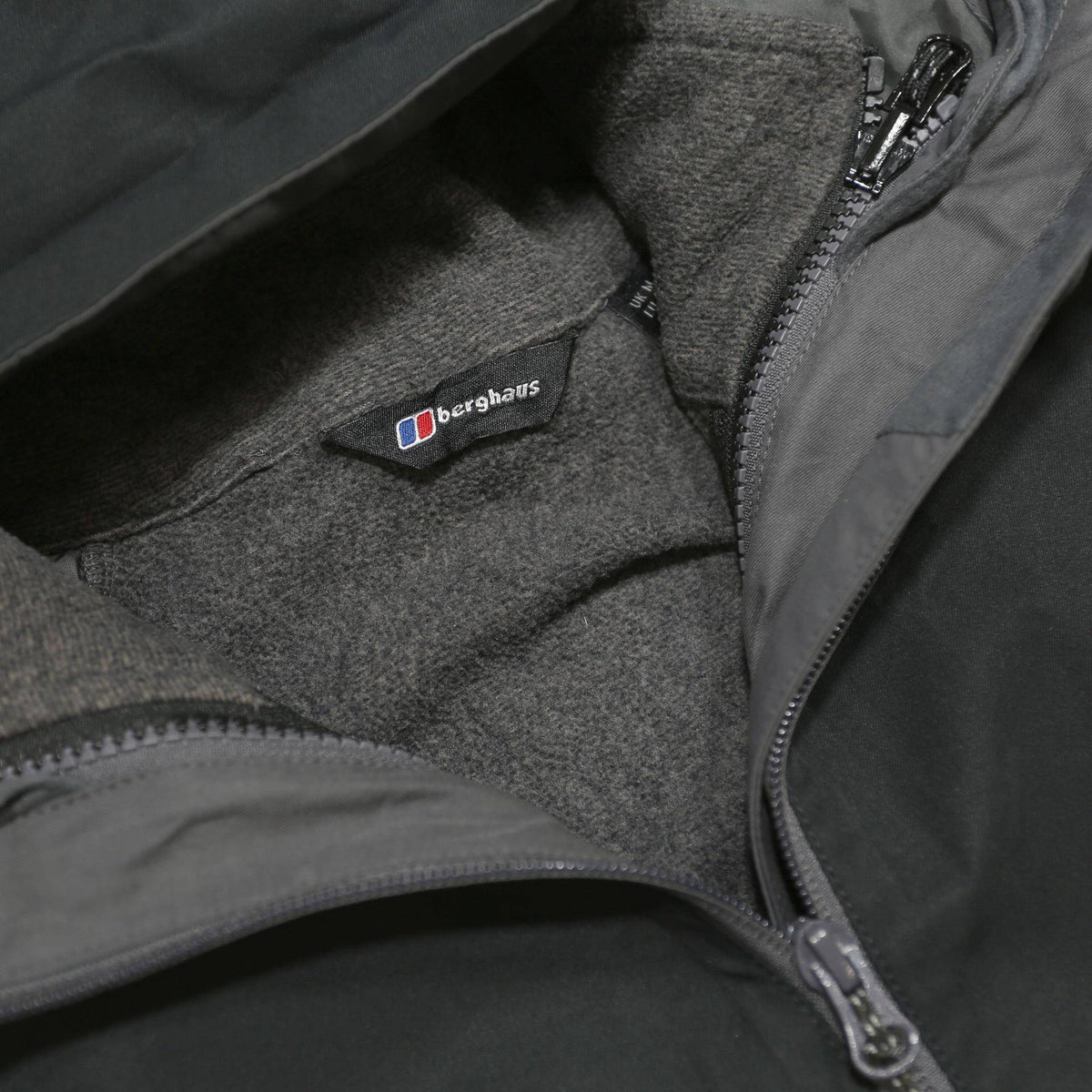 BERGHAUS Fleece Lined Mens Black & Grey Outdoor Jacket M Polyester Zip Hooded