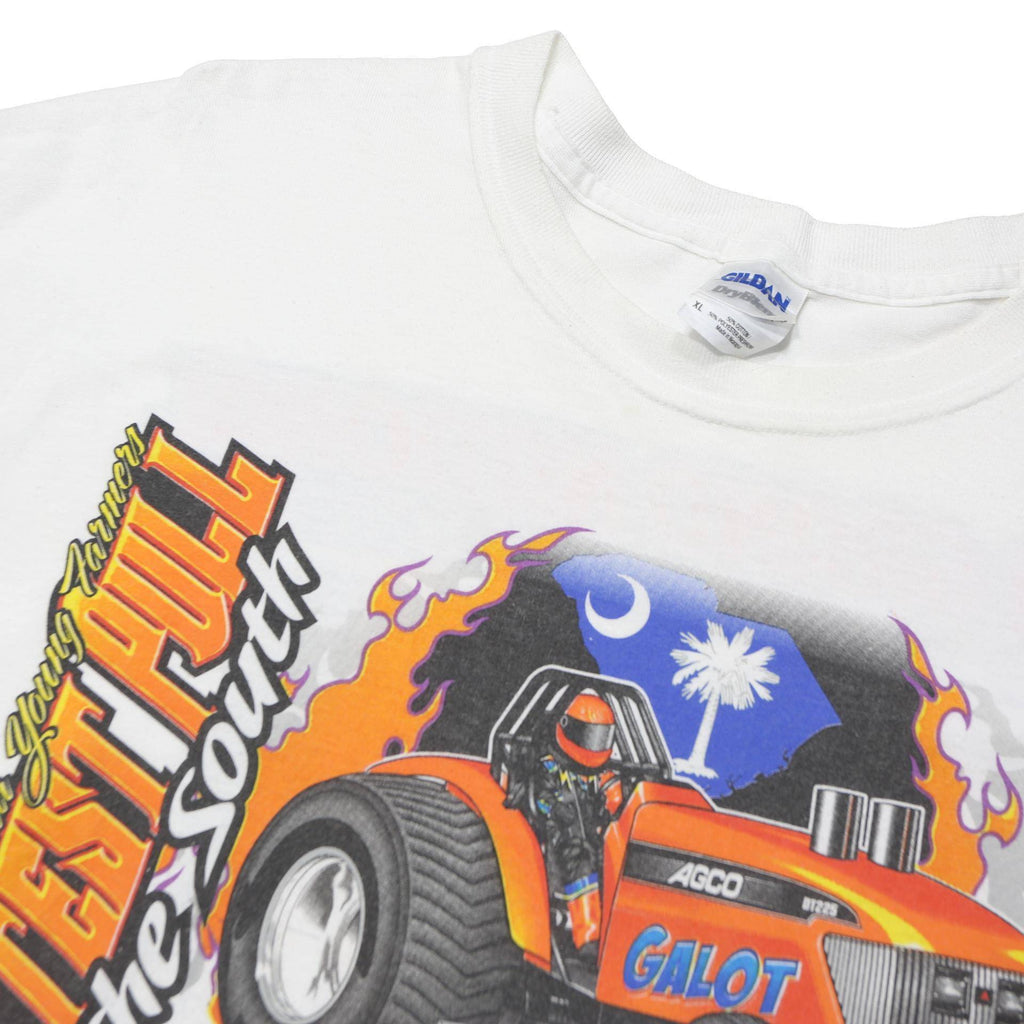 GILDAN Mens White Vintage Graphic T-Shirt XL Short Sleeve Crew Neck Tractor Pull