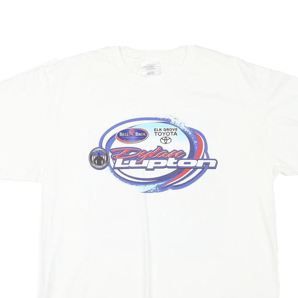 PORT AND COMPANY Mens White Graphic T-Shirt L Short Sleeve Crew Neck Racing Car