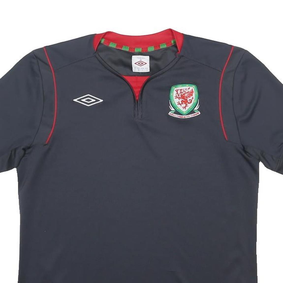 UMBRO Mens Black Wales 2011-12 Away Football Crest T-Shirt M Short Sleeve