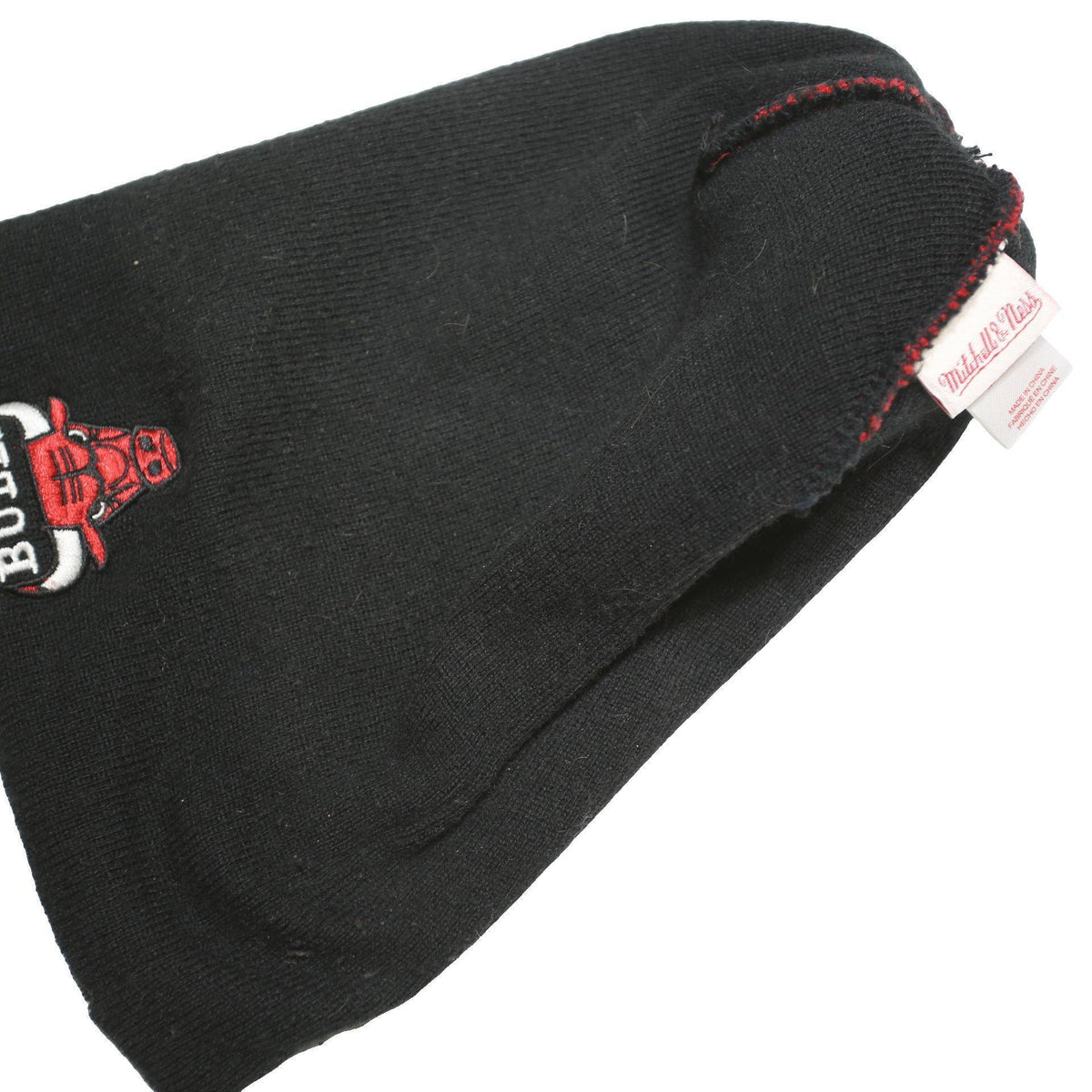 MITCHELL&NESS Mens Red & Black Chicago Bulls Beanie Acrylic Knit Pom Pom Hat