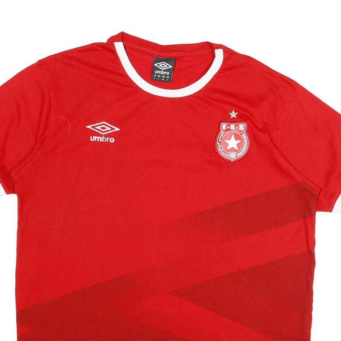 UMBRO Mens Red Football Shirt ESS Badge L Short Sleeve Crew Neck Graphic Print