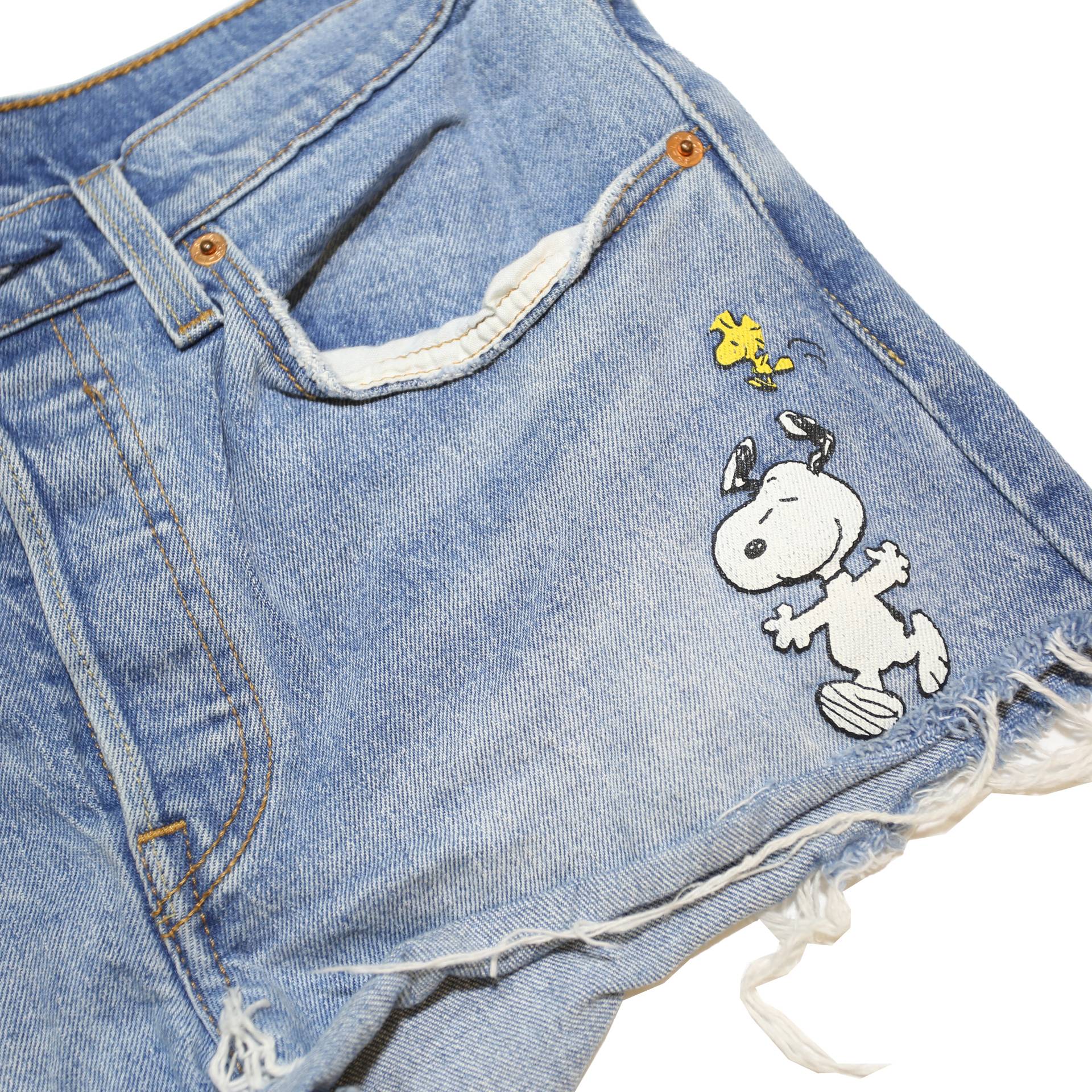 LEVI'S Womens Denim Blue Casual Shorts M W29 Snoopy Woodstock Print