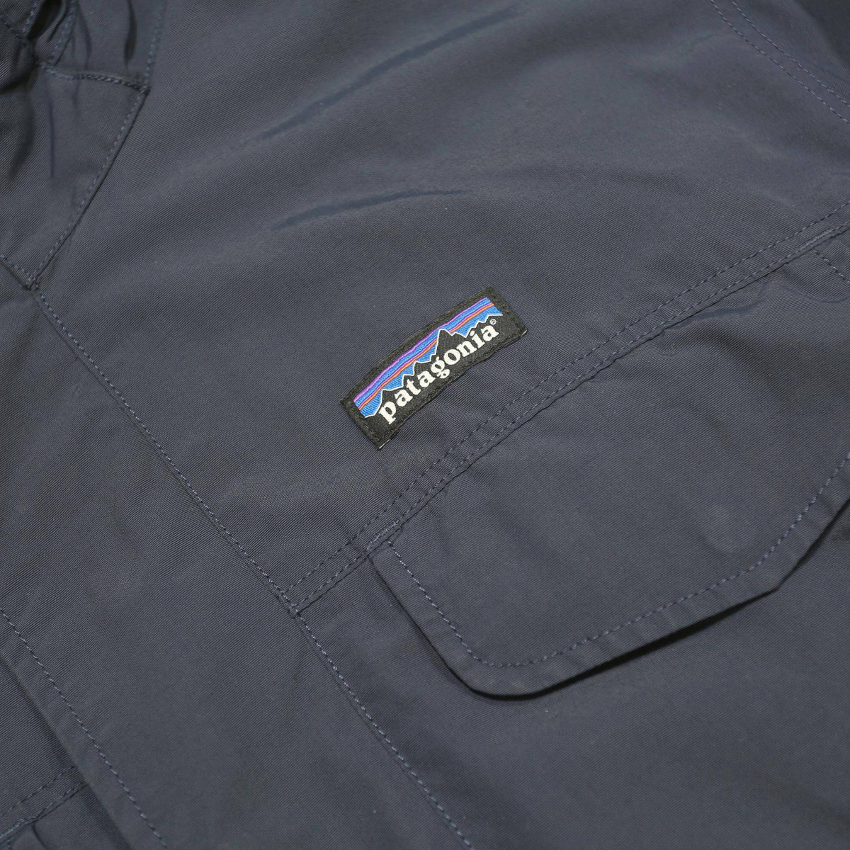 PATAGONIA Mens Blue & Navy Outdoor Jacket L Nylon Hooded Zip Plain Classic Fit