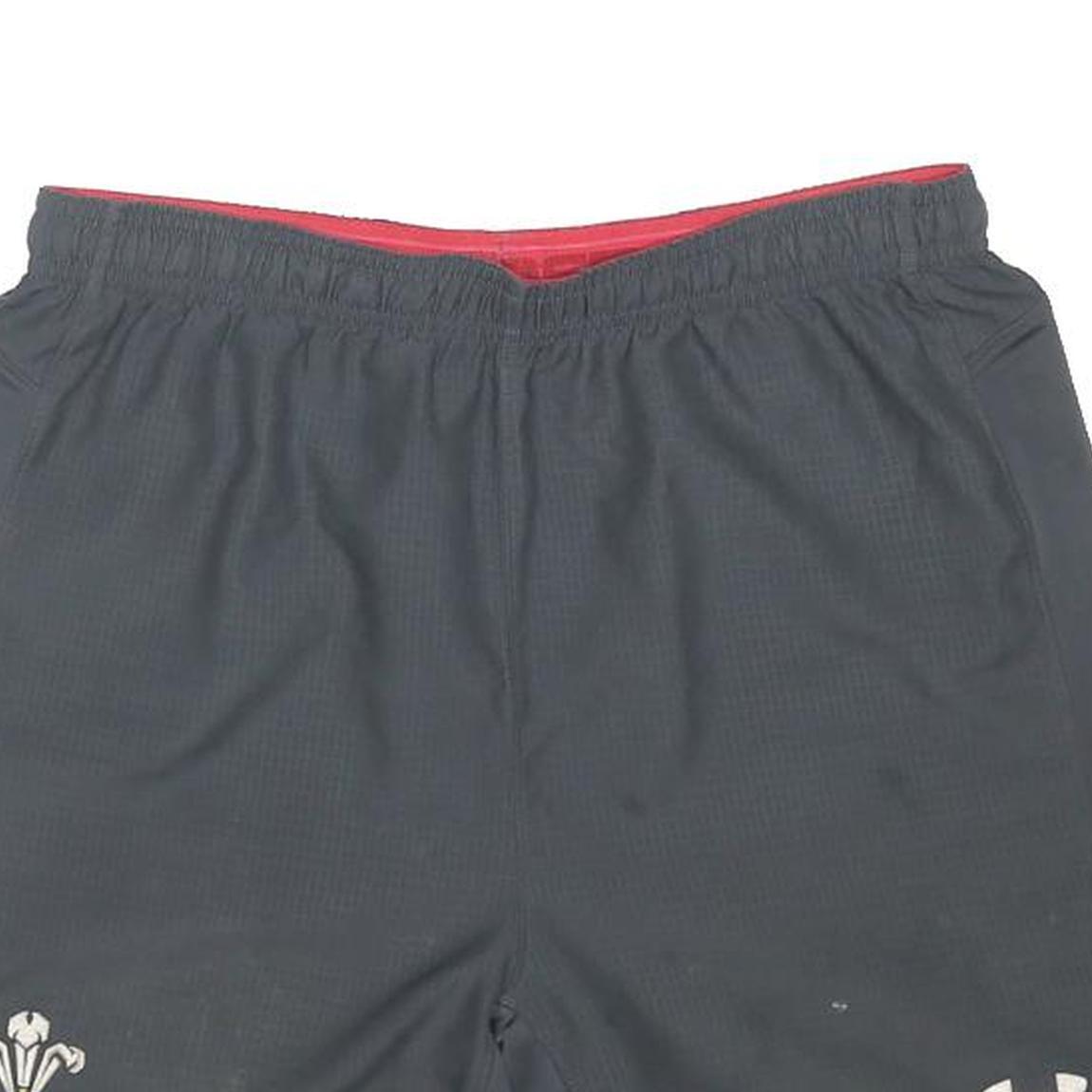 UNDER ARMOUR Boys Shorts Black & Red Sports XL W32 Polyester Blend Athletic