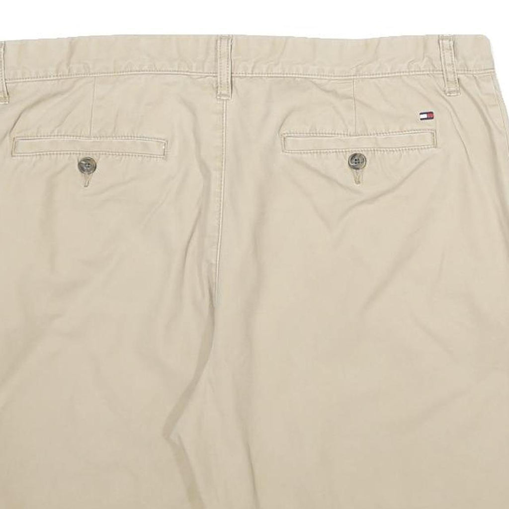 TOMMY HILFIGER Mens Beige Casual Shorts L W36 Classic Cotton Button Plain