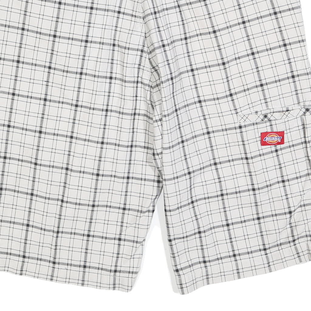 DICKIES Mens White & Black Casual Checked Shorts M W34 Cotton Blend