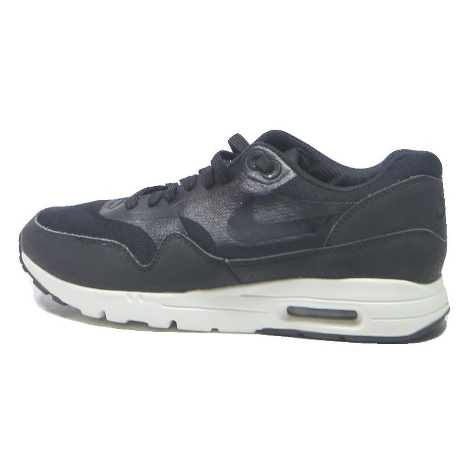 NIKE Air Max Womens Low Top Trainers Black Synthetic UK 4 Comfortable Casual