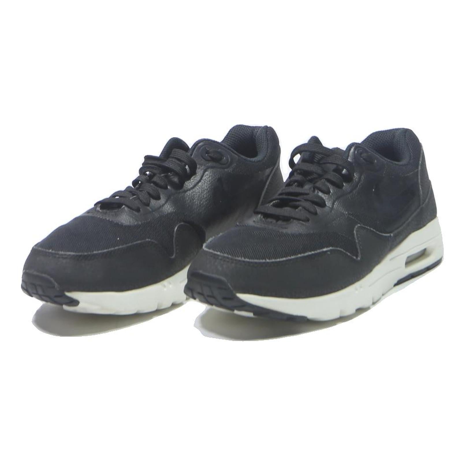 NIKE Air Max Womens Low Top Trainers Black Synthetic UK 4 Comfortable Casual