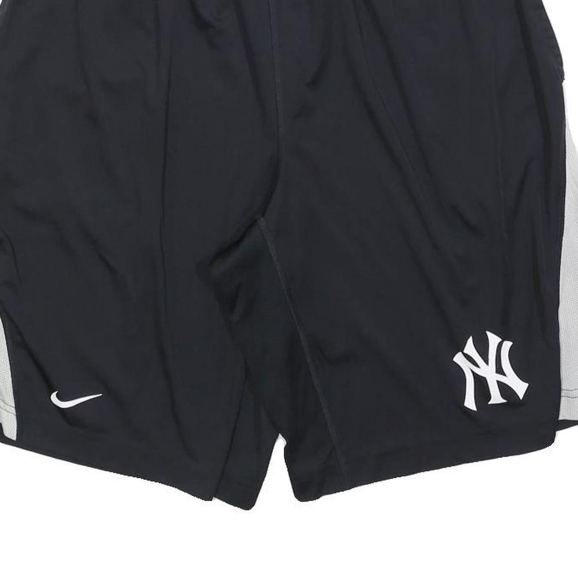 NIKE Mens Black & White Sports Shorts M W30 Baseball Style Logo
