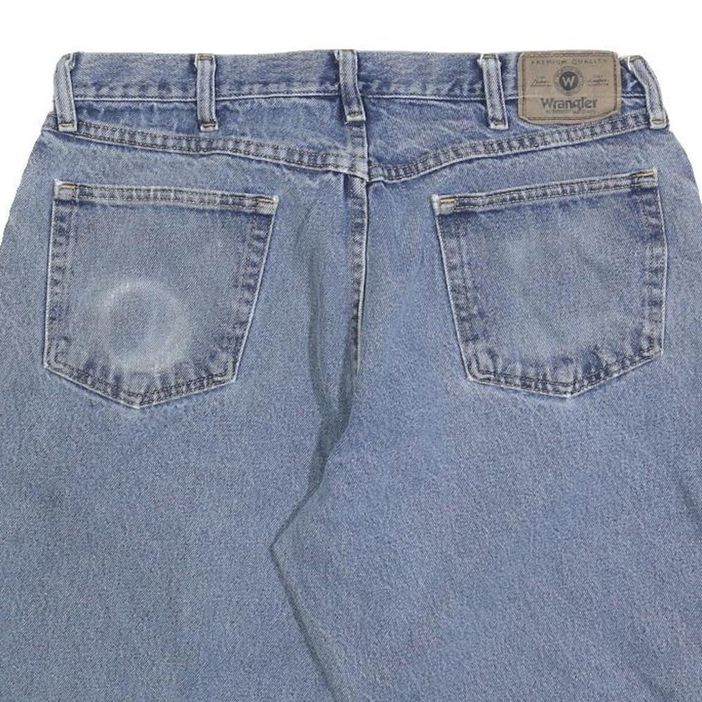 WRANGLER Mens Denim Blue Casual Shorts L W36 Comfortable Cotton Blend