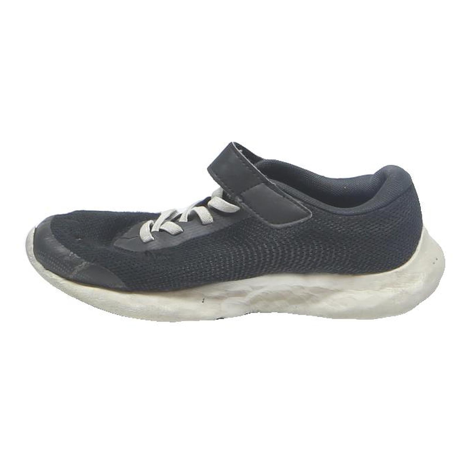 NEW BALANCE Boys Black Synthetic Low Top Trainers UK 2 Lightweight