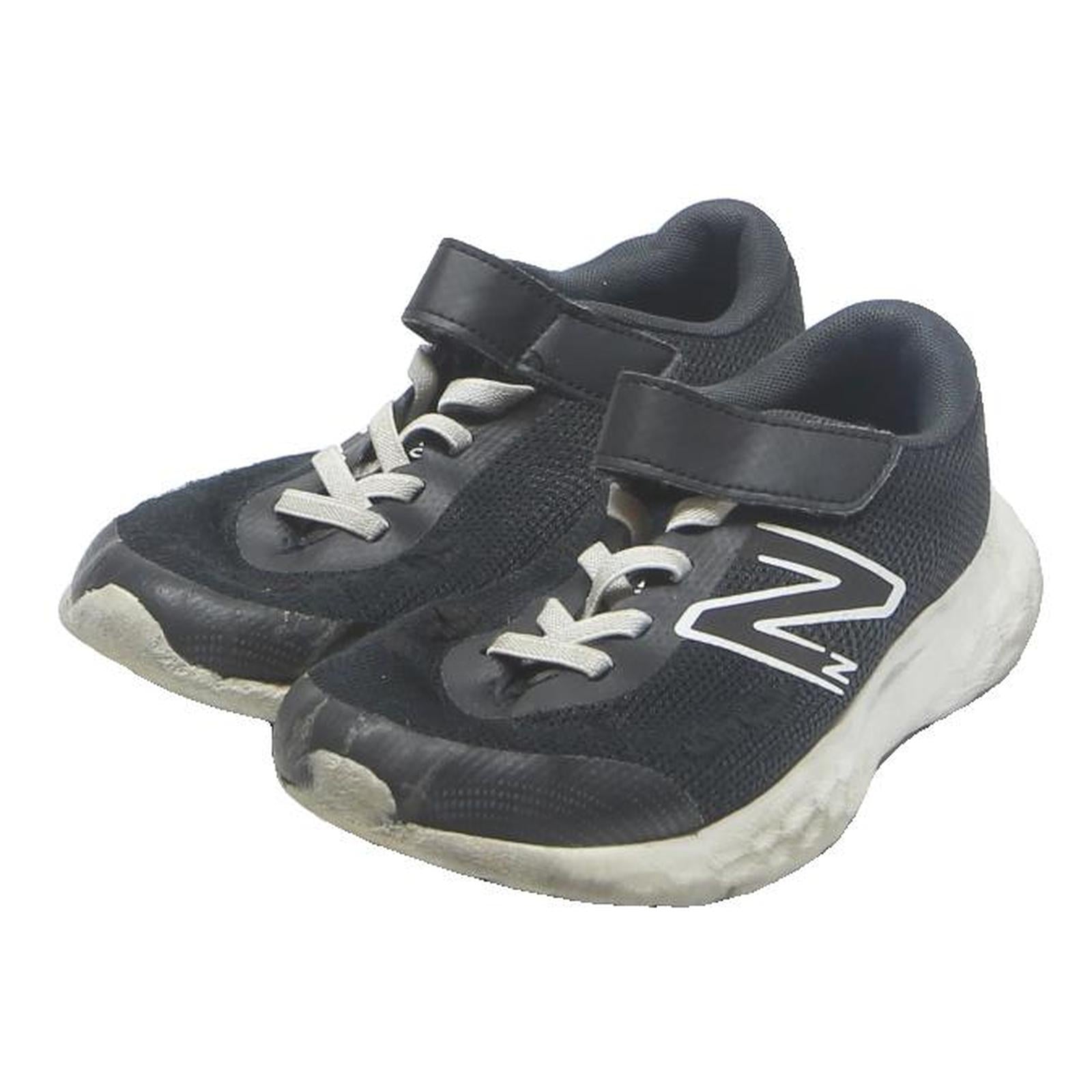 NEW BALANCE Boys Black Synthetic Low Top Trainers UK 2 Lightweight